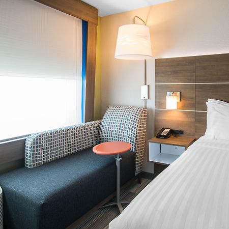 Holiday Inn Express & Suites Ludington By Ihg Exterior photo