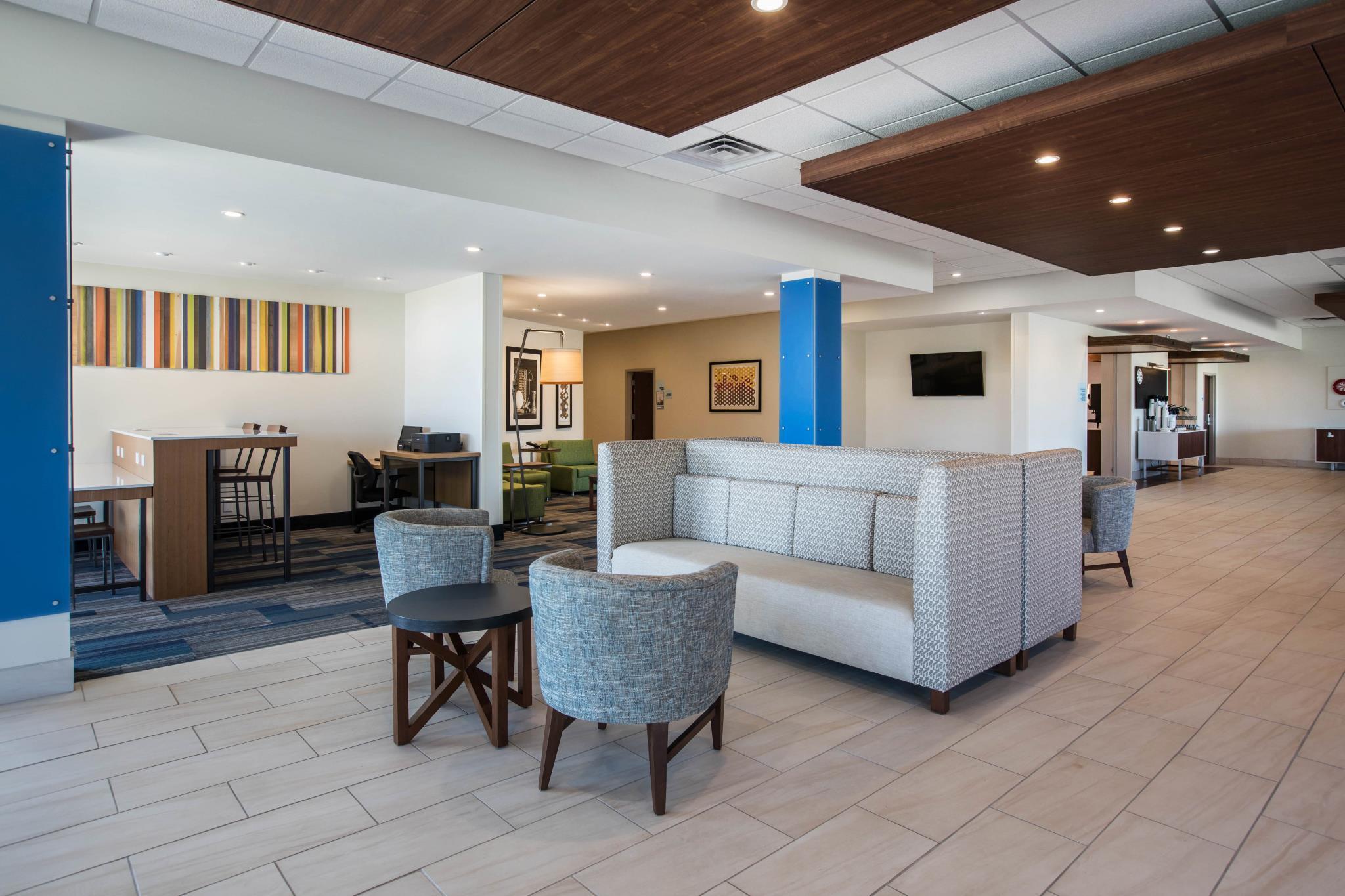 Holiday Inn Express & Suites Ludington By Ihg Exterior photo