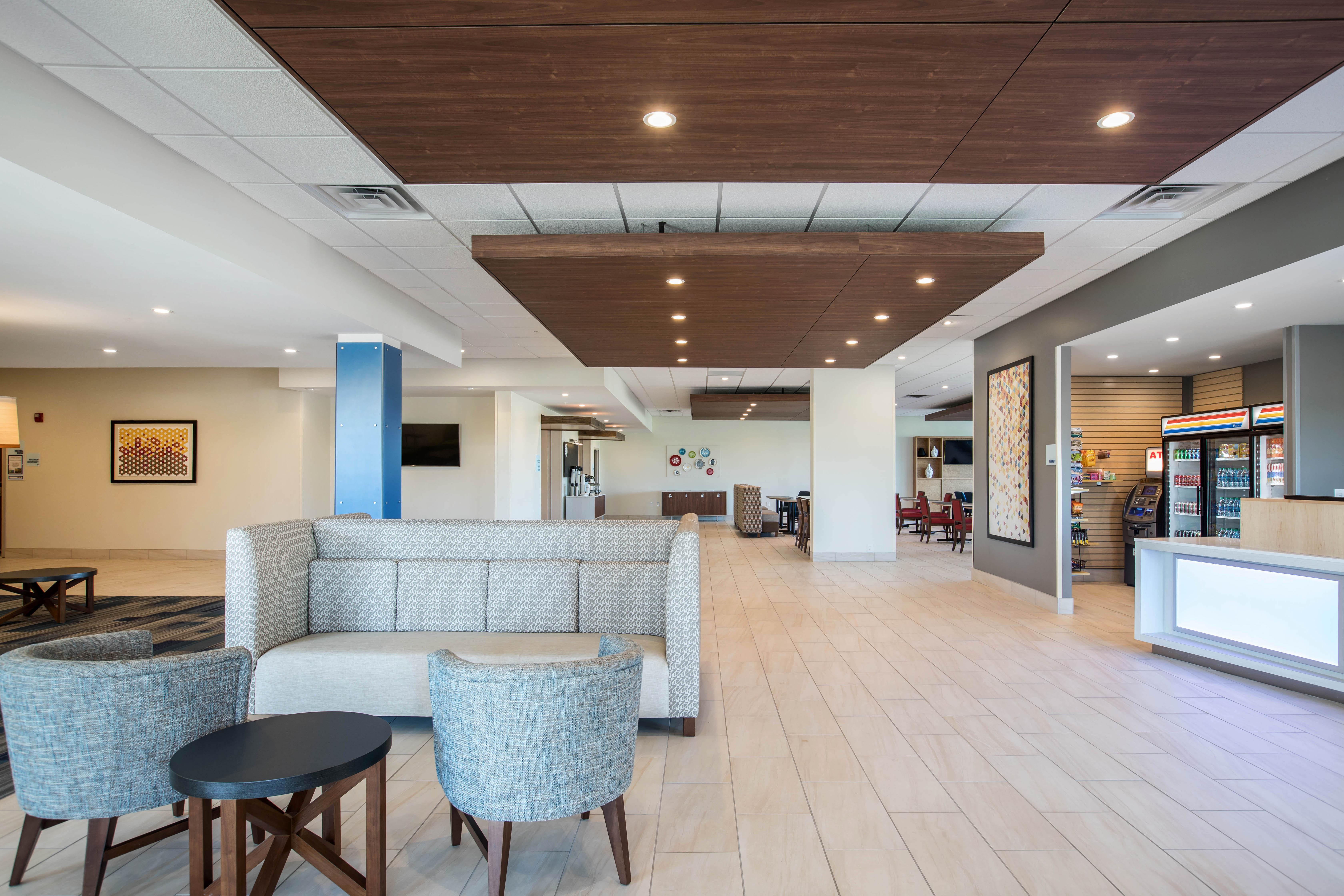 Holiday Inn Express & Suites Ludington By Ihg Exterior photo