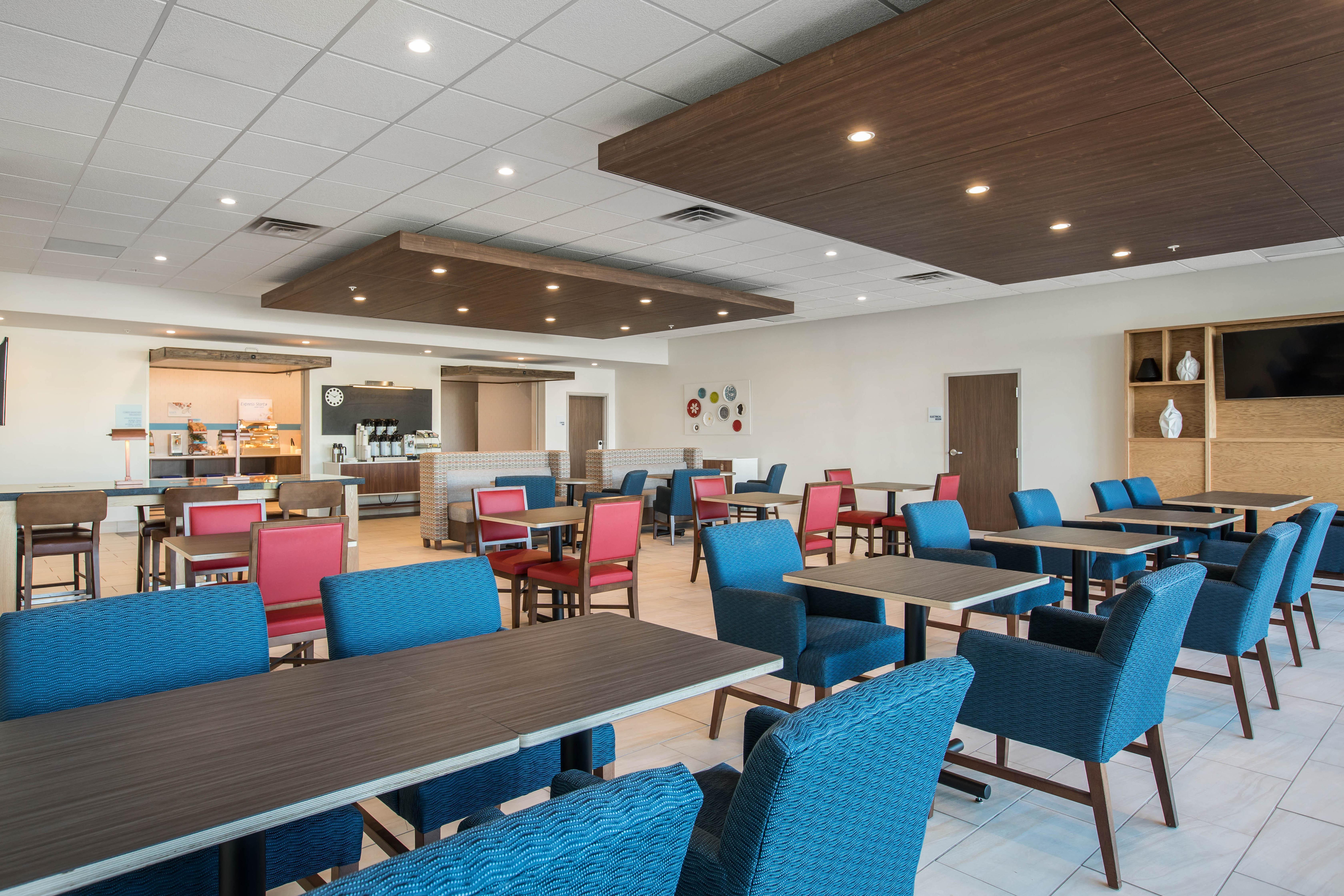 Holiday Inn Express & Suites Ludington By Ihg Exterior photo
