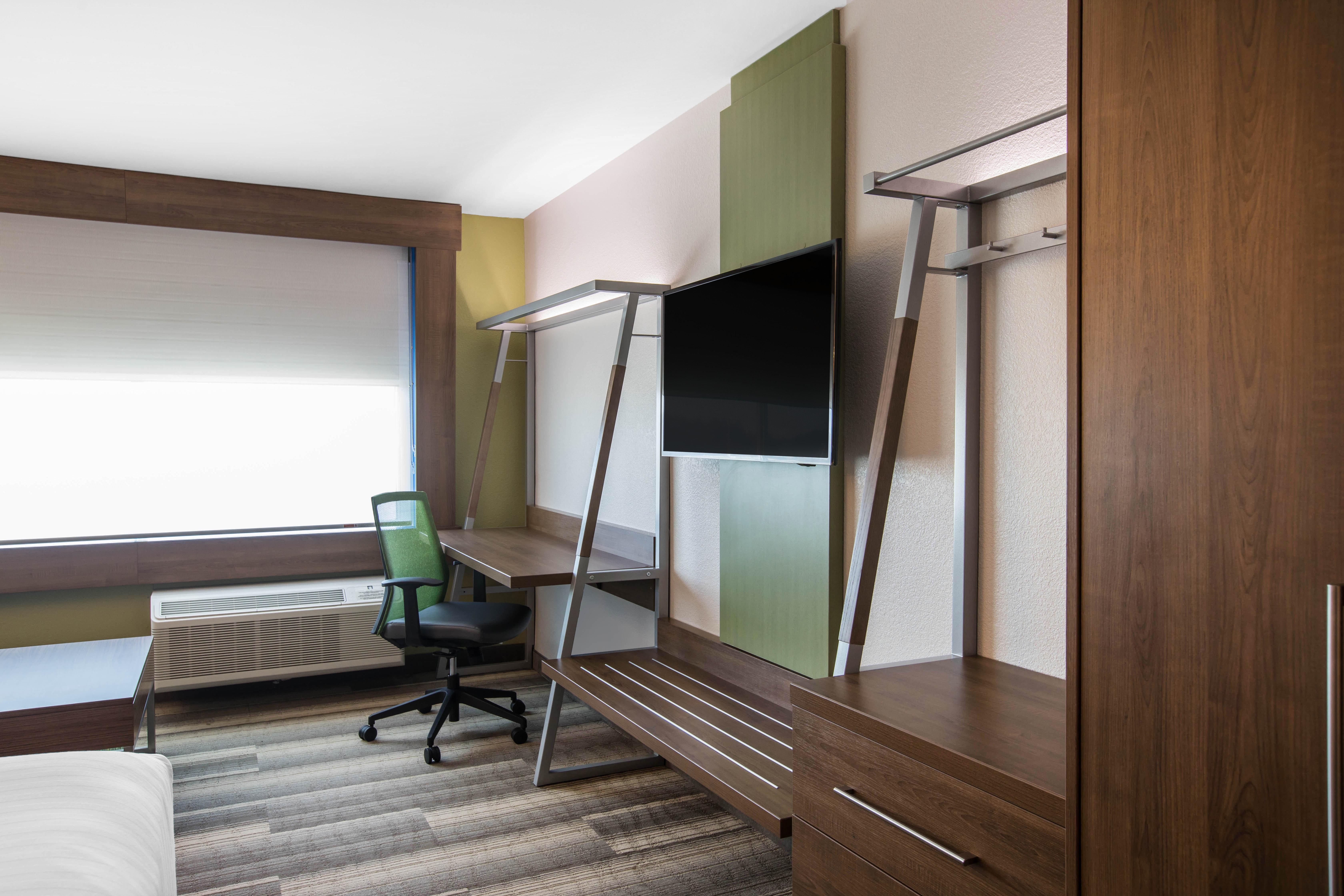 Holiday Inn Express & Suites Ludington By Ihg Exterior photo