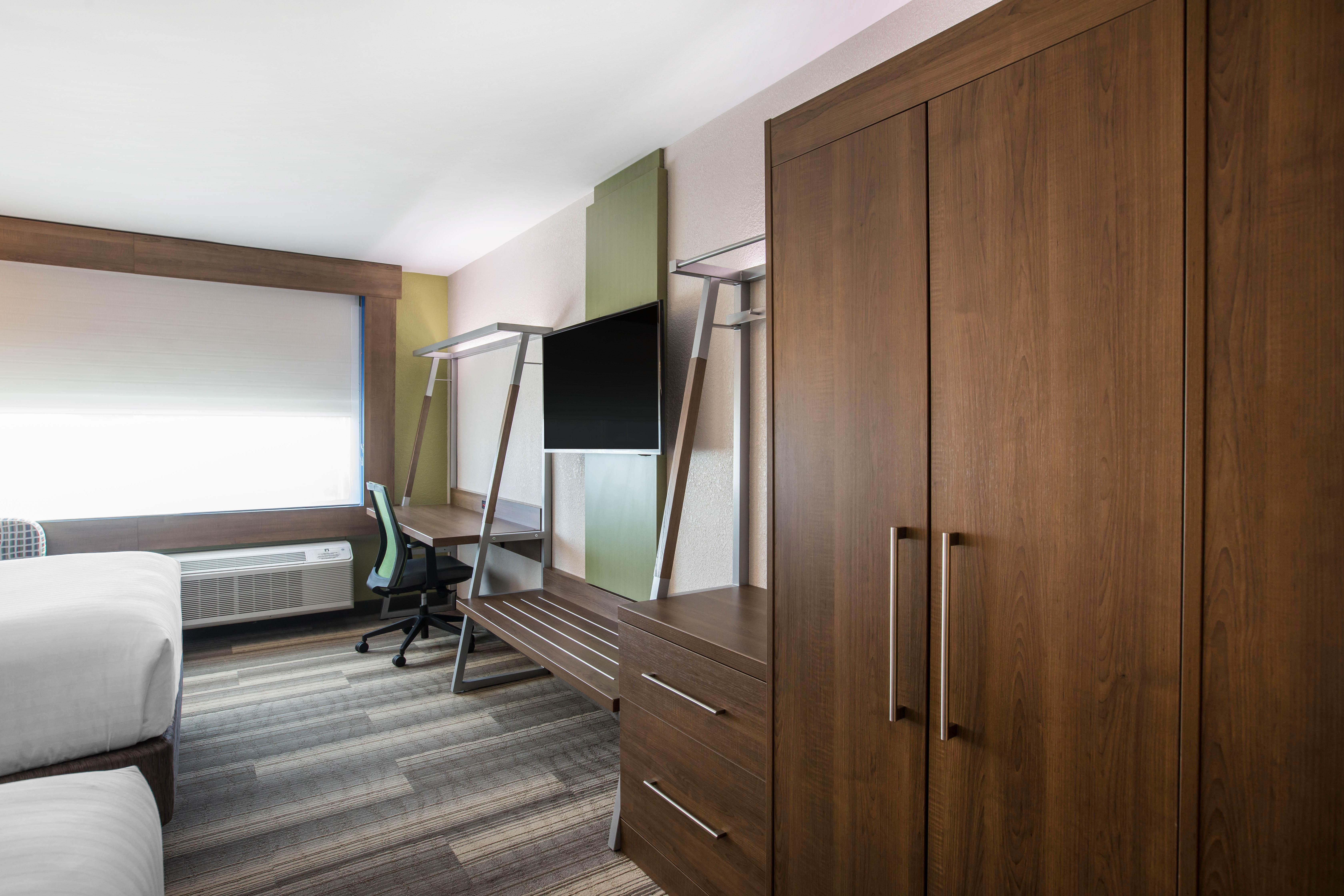 Holiday Inn Express & Suites Ludington By Ihg Exterior photo