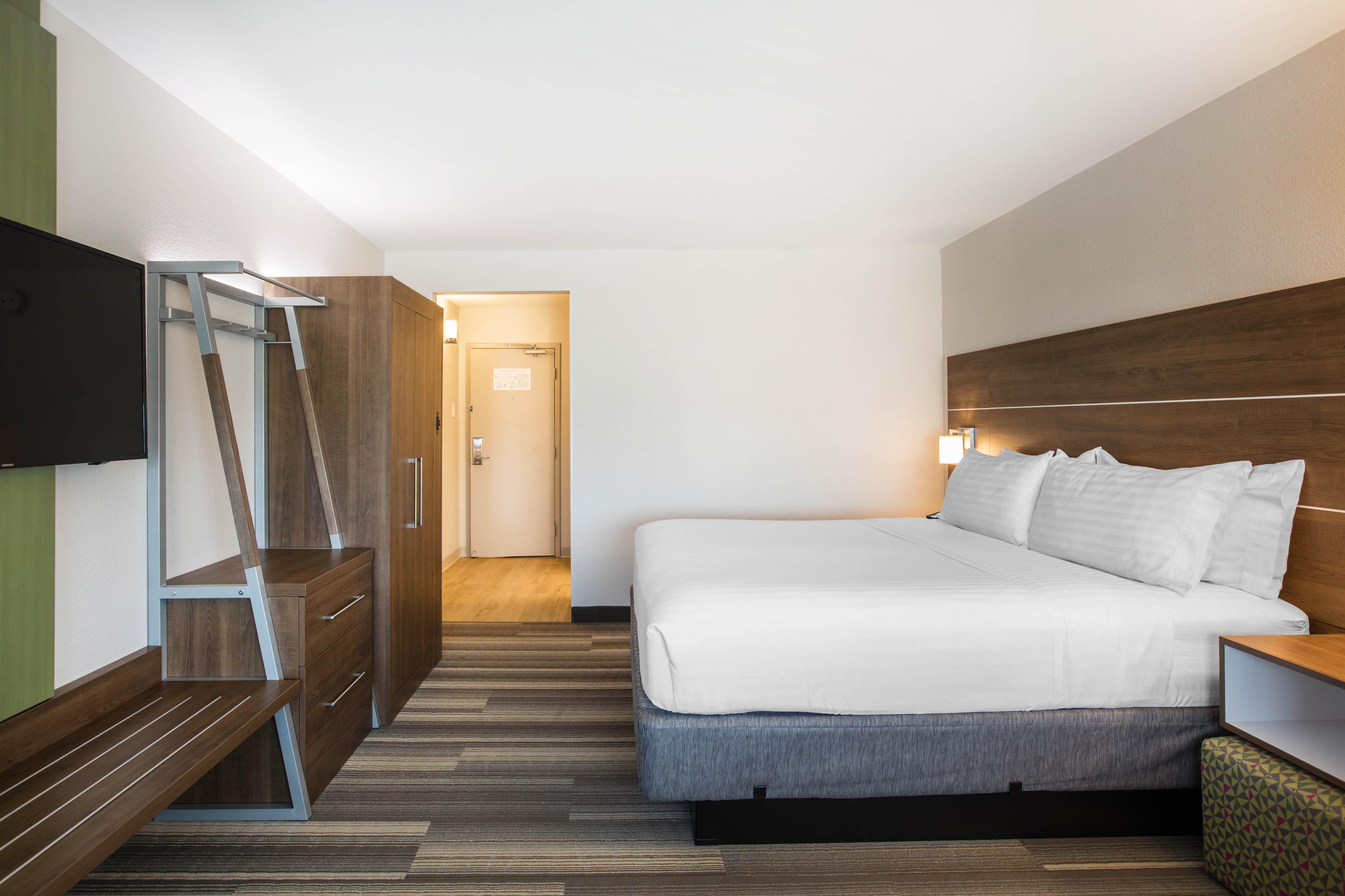 Holiday Inn Express & Suites Ludington By Ihg Exterior photo