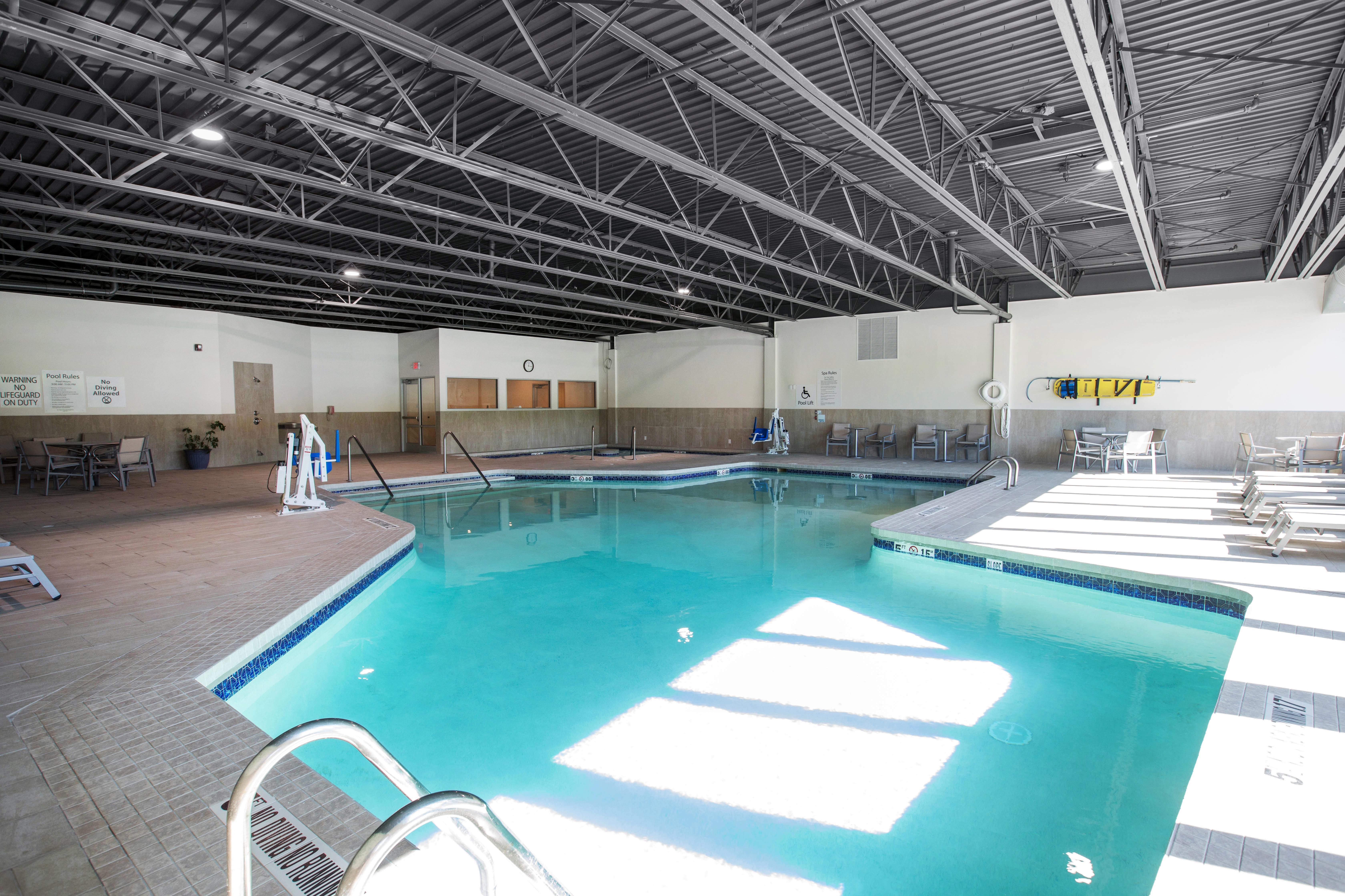 Holiday Inn Express & Suites Ludington By Ihg Exterior photo