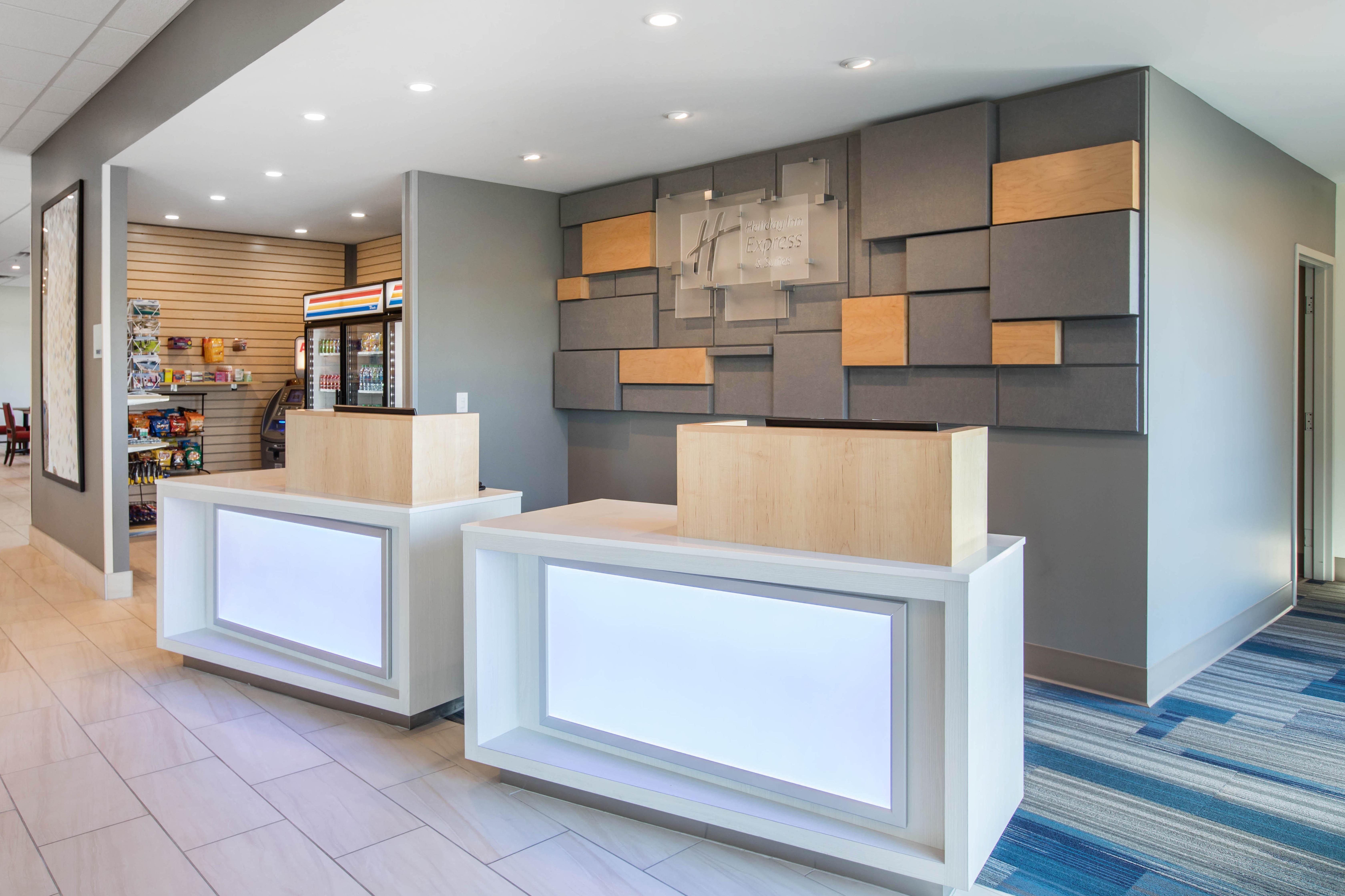 Holiday Inn Express & Suites Ludington By Ihg Exterior photo