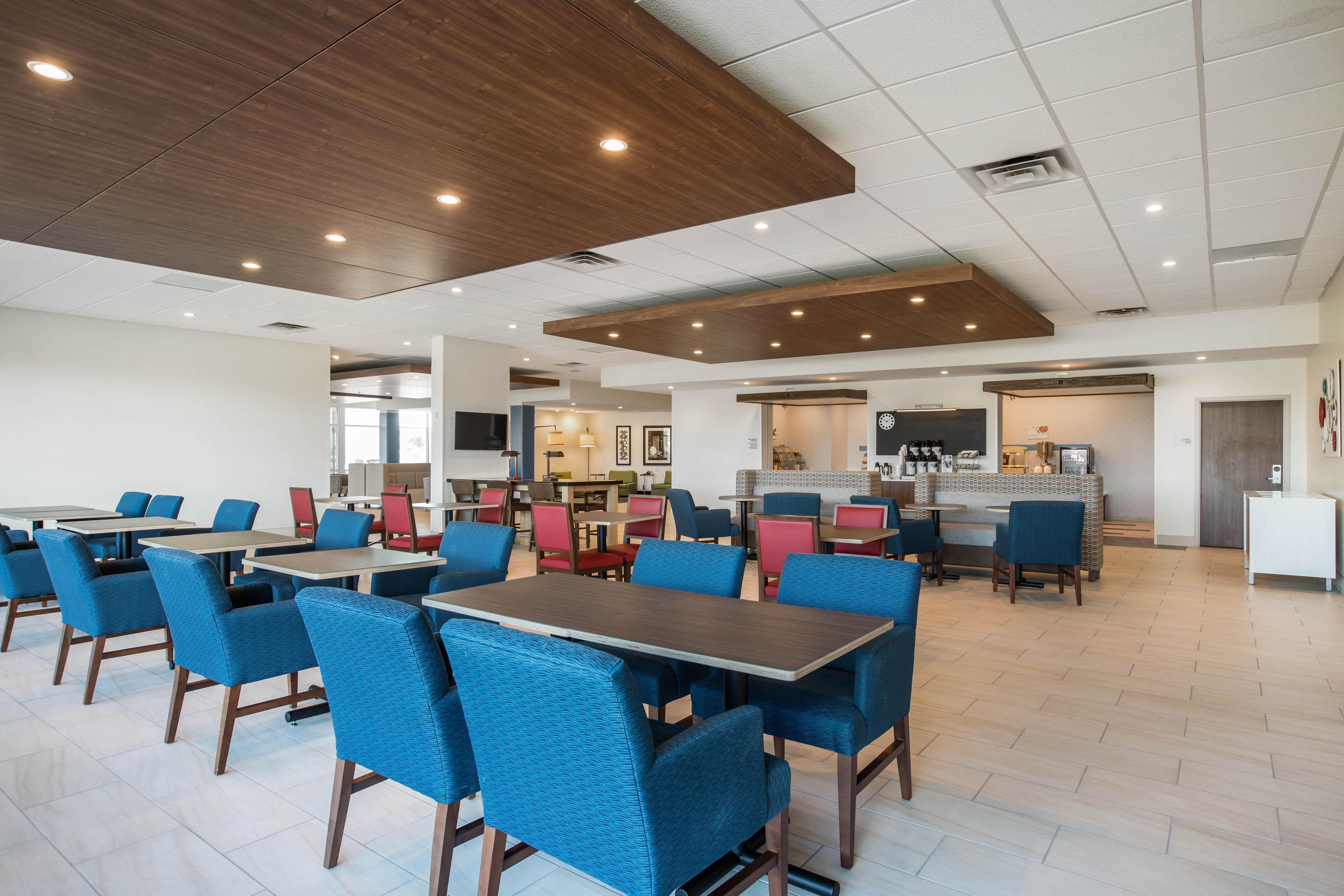 Holiday Inn Express & Suites Ludington By Ihg Exterior photo