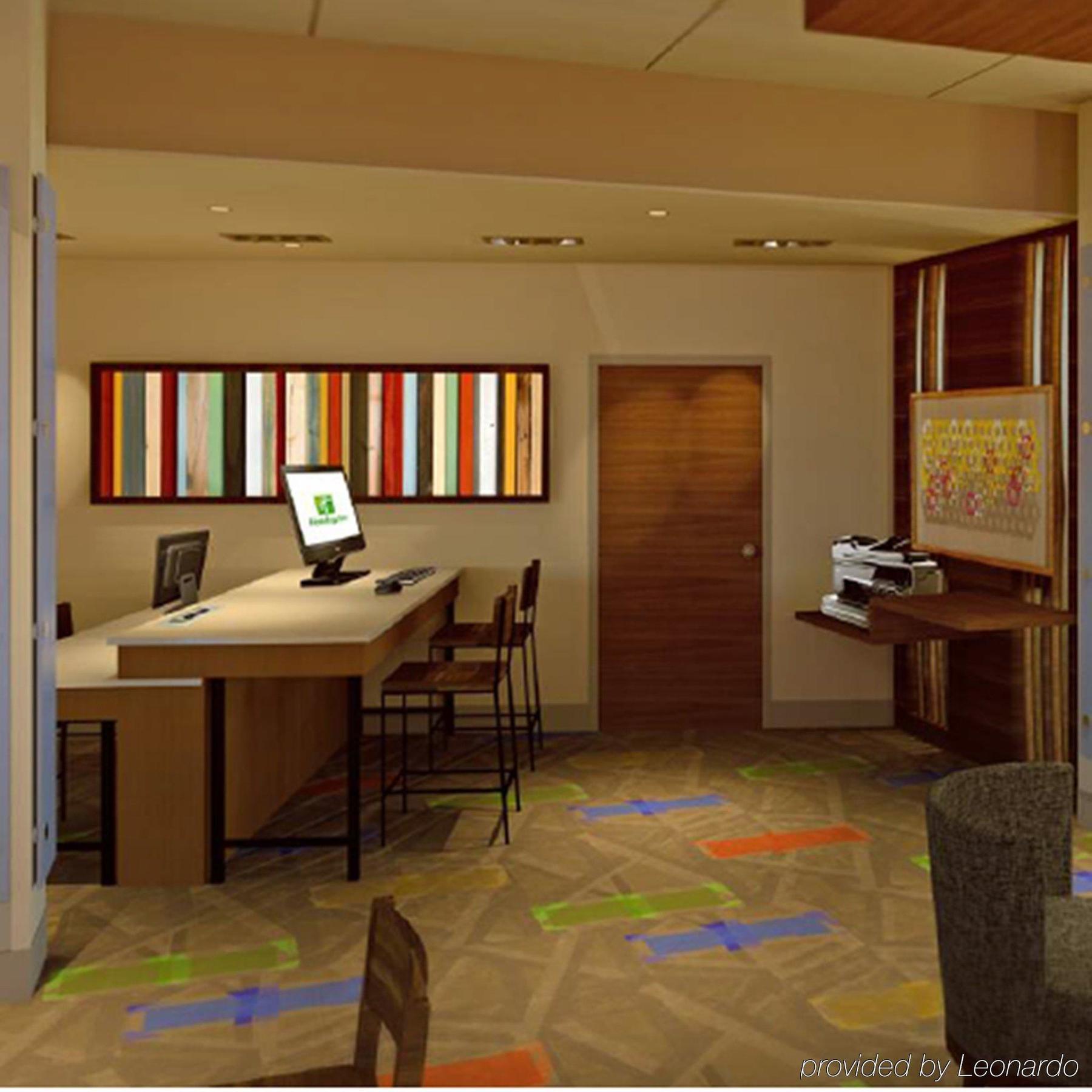Holiday Inn Express & Suites Ludington By Ihg Exterior photo